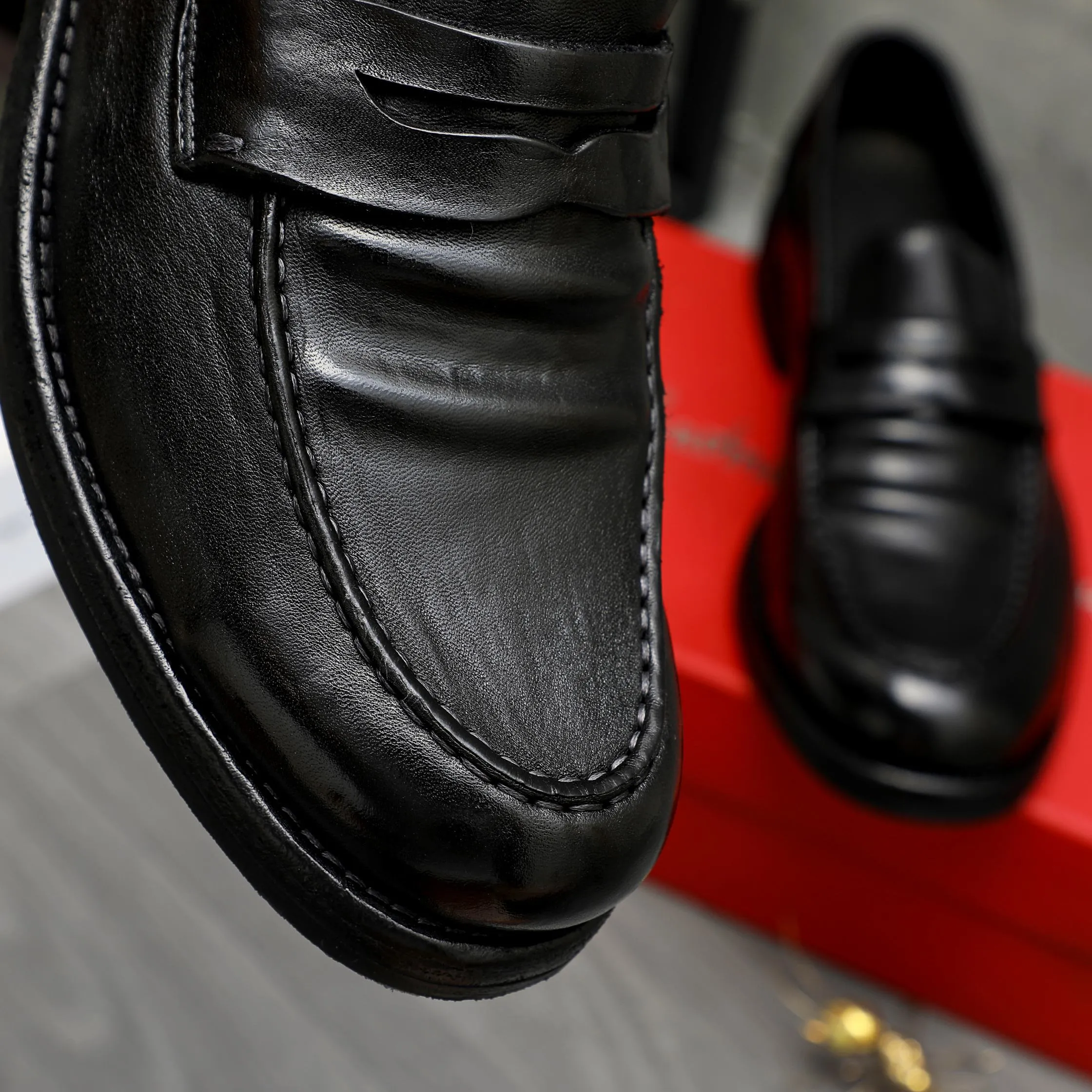 Men's shoes 💰880 Product trademark: LV "Louis Vuitton" business casual slip-on leather shoes Regular size: 37-46 Product materials: Selected high-quality cowhide upper, pigskin lining, rubber outsole